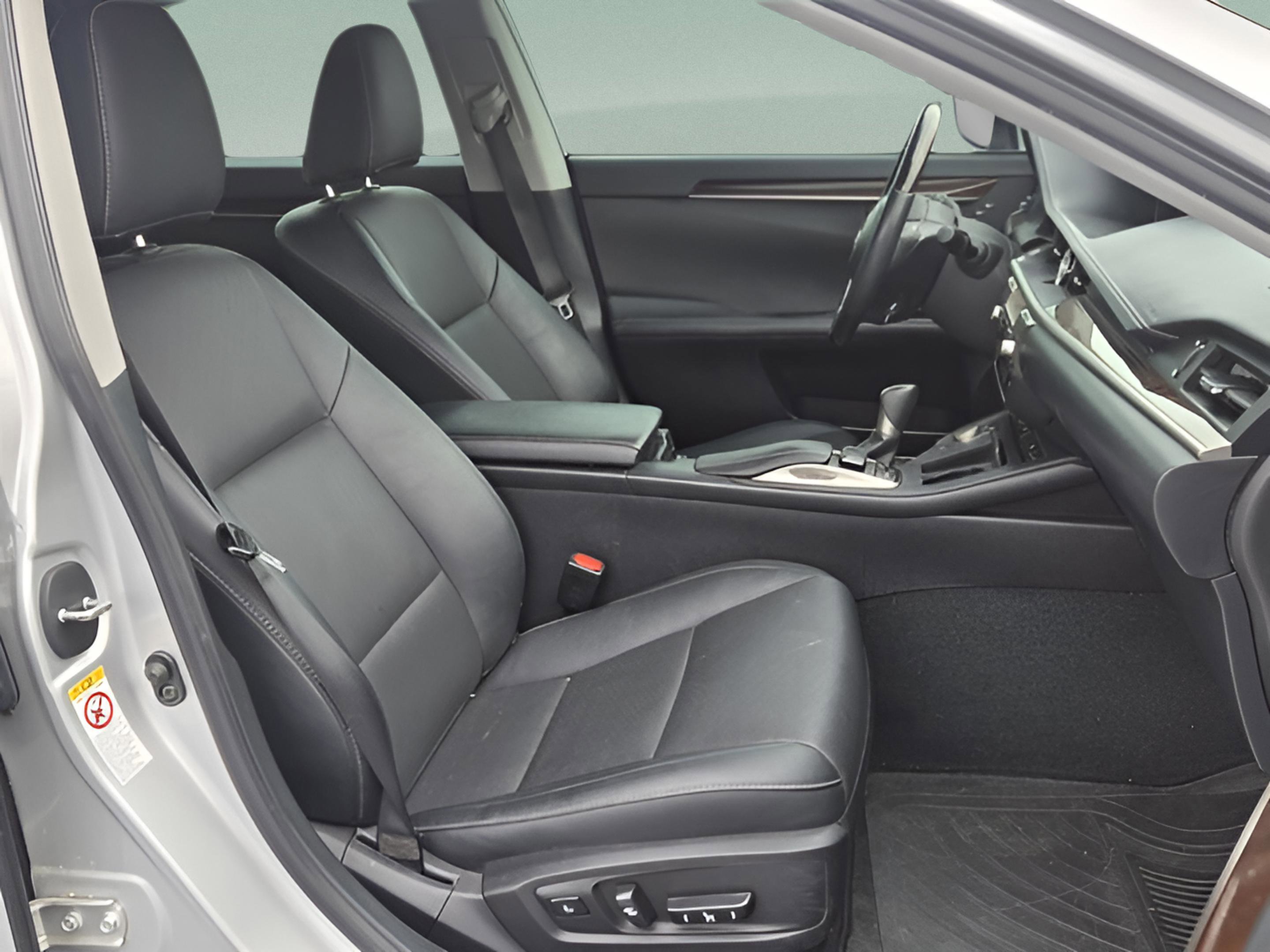 Used 2016 Lexus ES 350 w/ Navigation System Package image 13