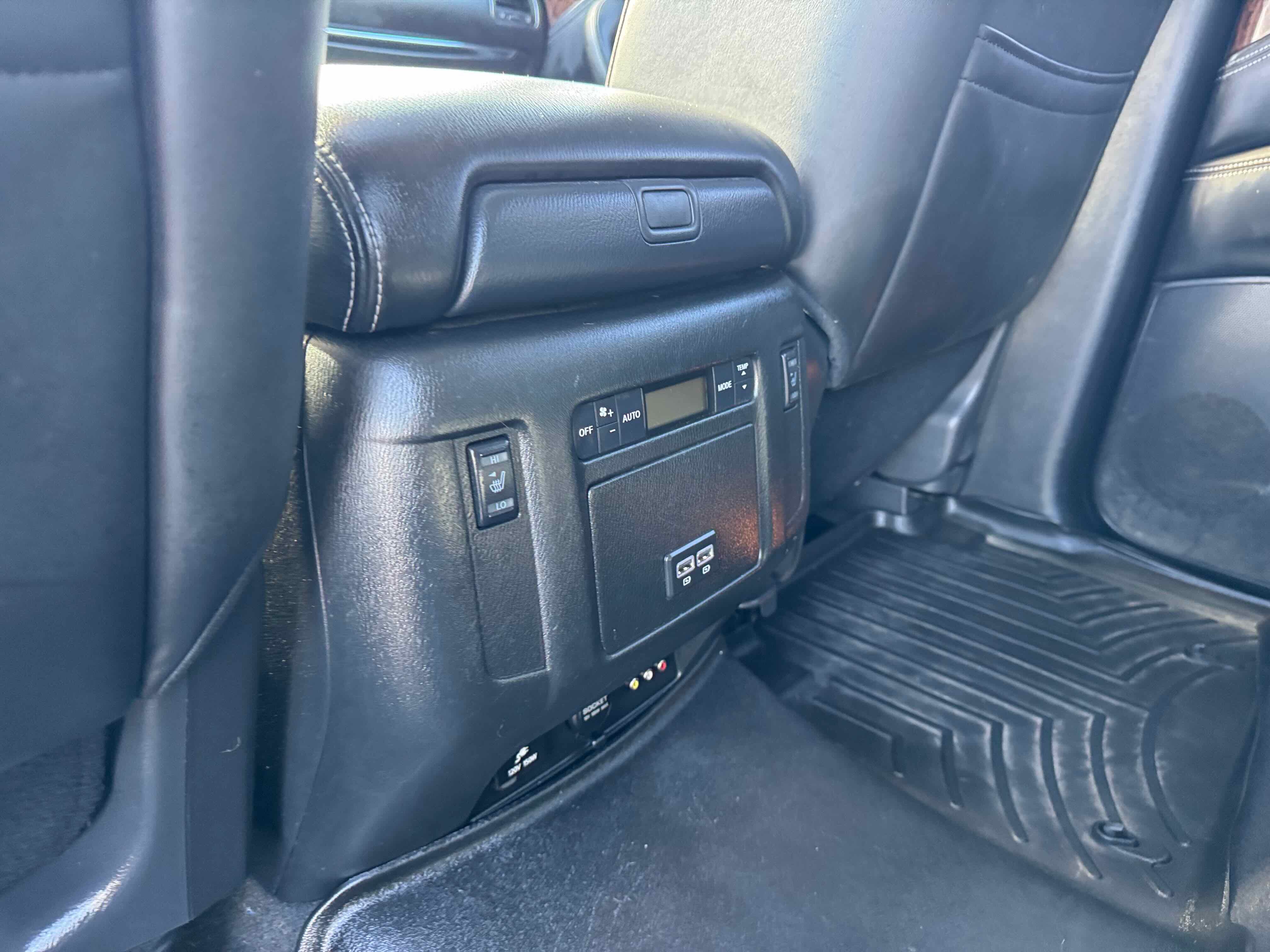 Used 2017 Nissan Armada Platinum image 30