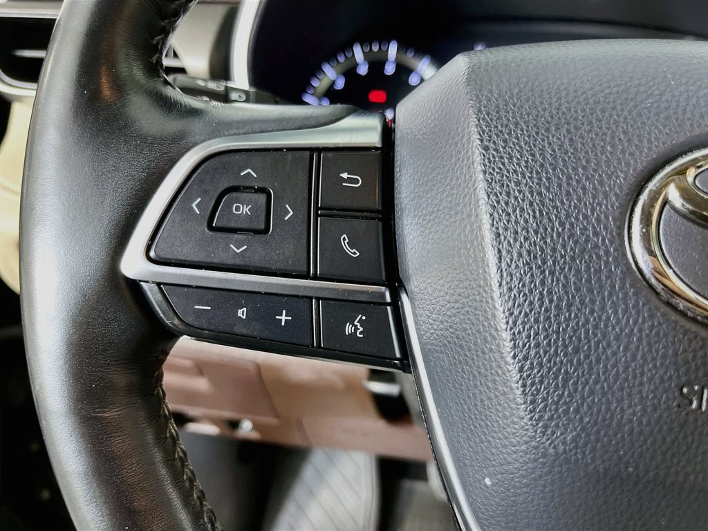 Used 2020 Toyota Highlander Limited FWD image 15