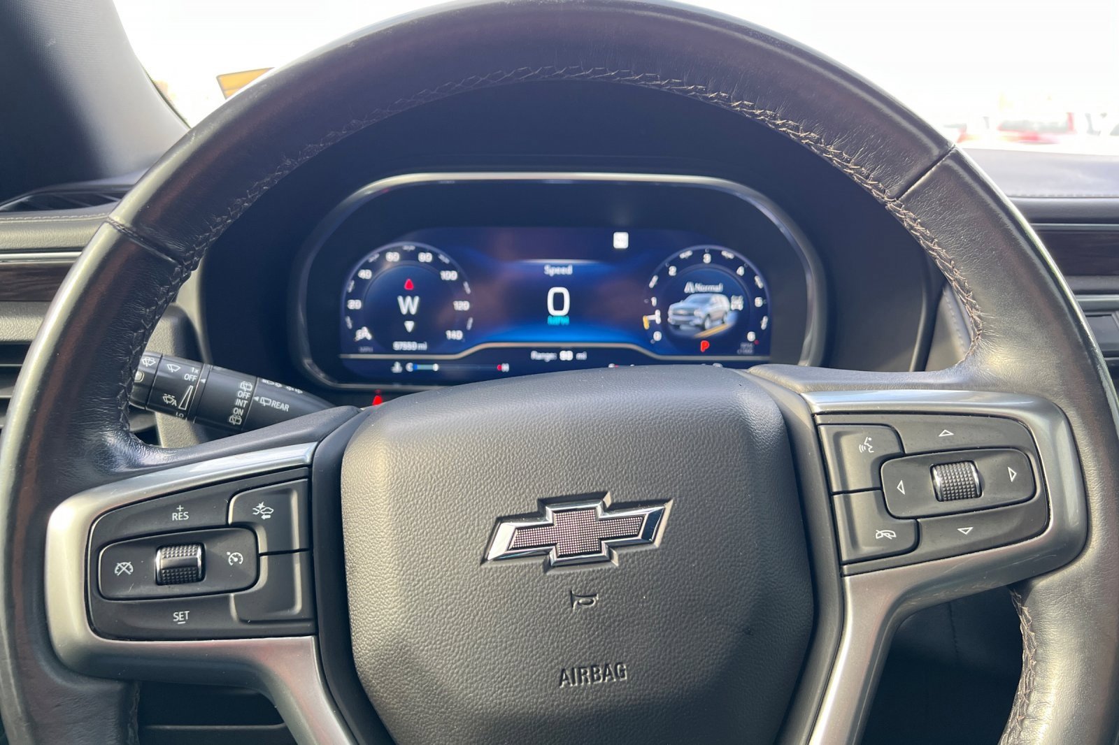 Used 2022 Chevrolet Suburban Z71 image 35