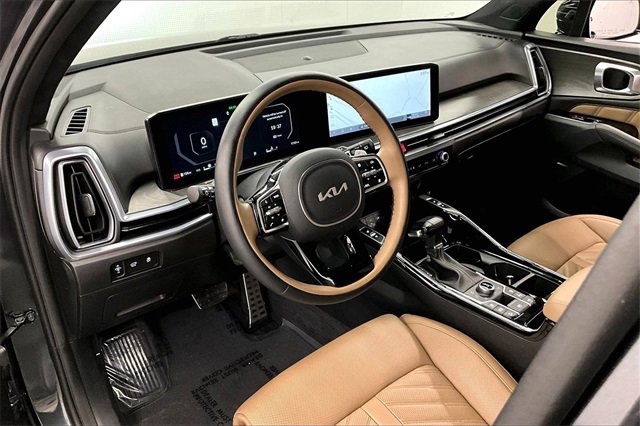 Used 2024 Kia Sorento SX Prestige w/ Olive Brown Leather Package image 13