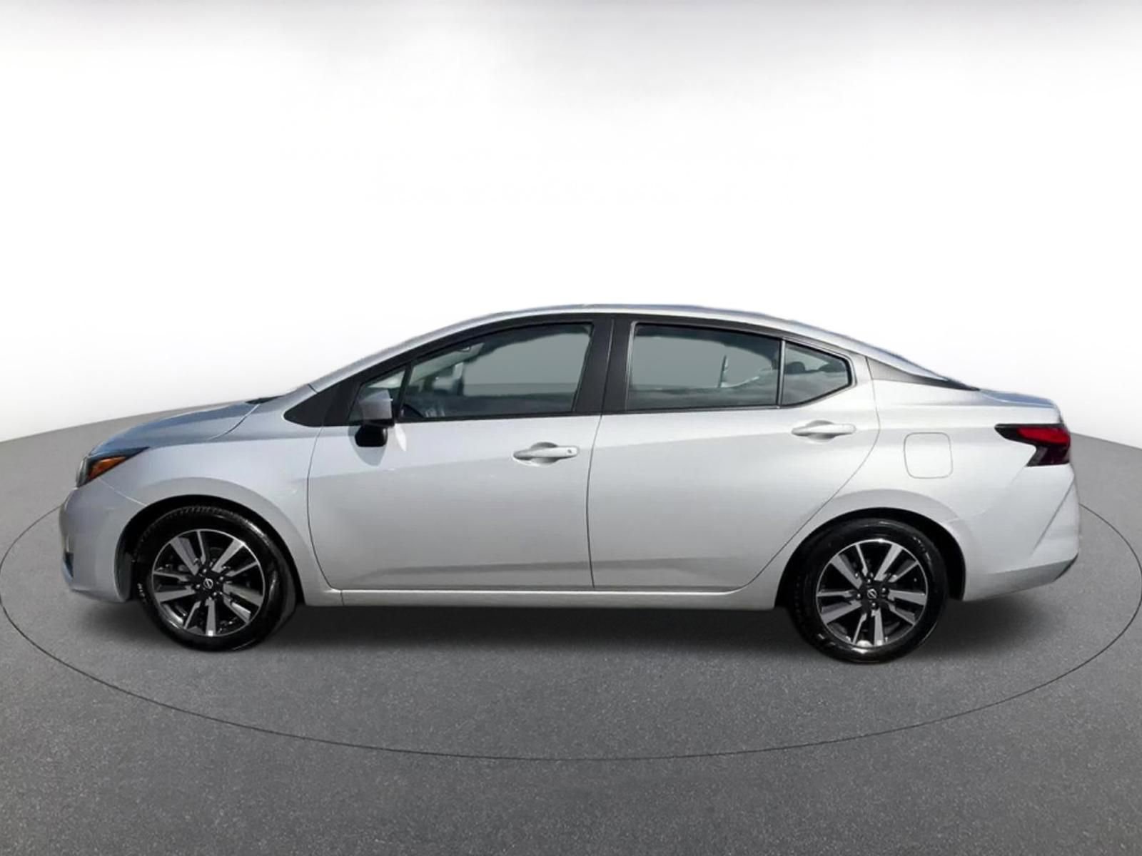 Used 2025 Nissan Versa SV FWD image 9