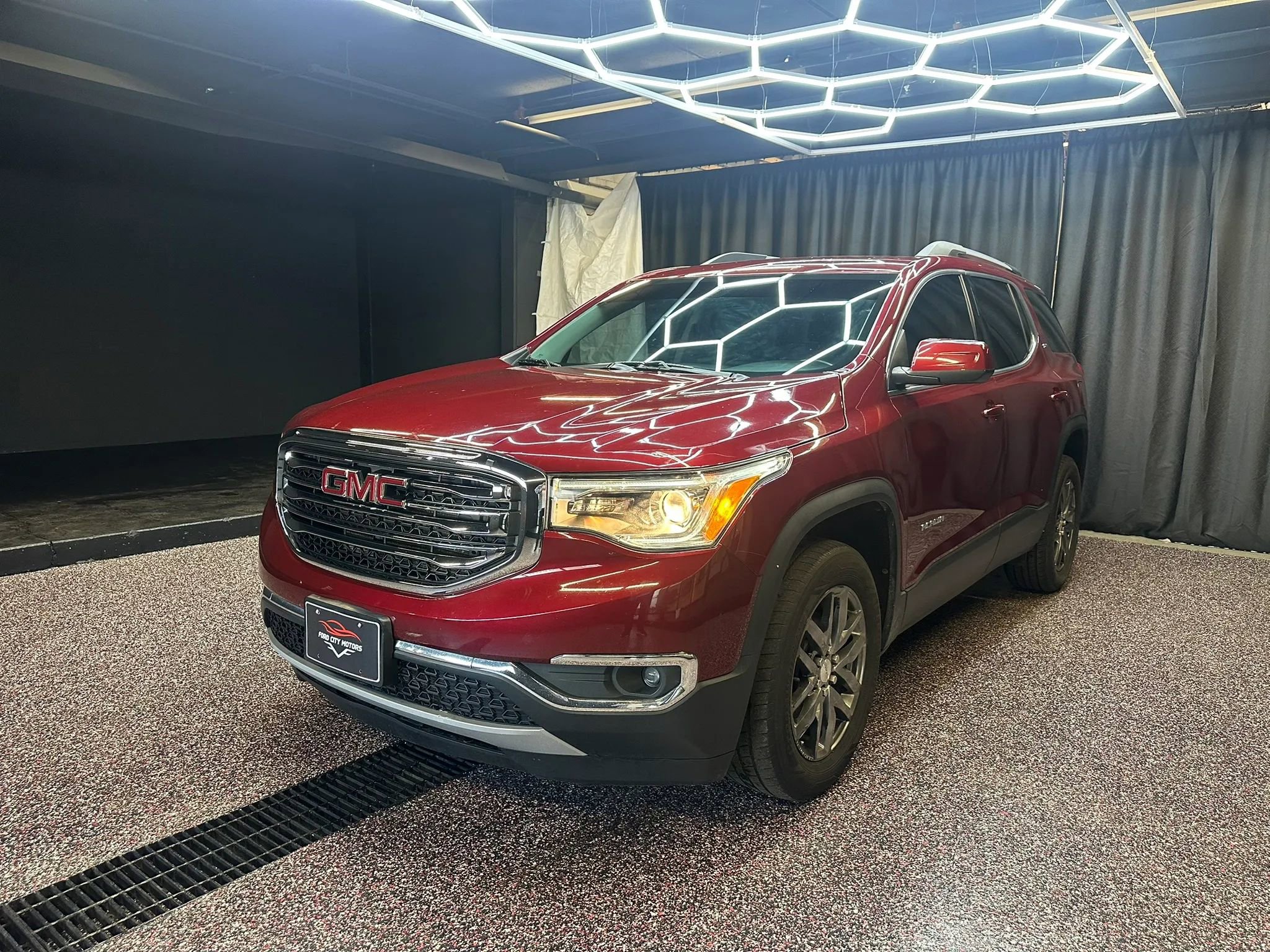 Used 2017 GMC Acadia SLT image 3