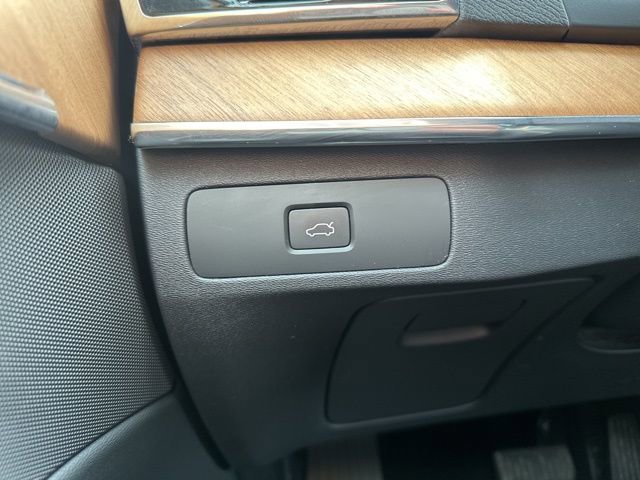 Certified 2023 Volvo XC90 B5 Plus image 32