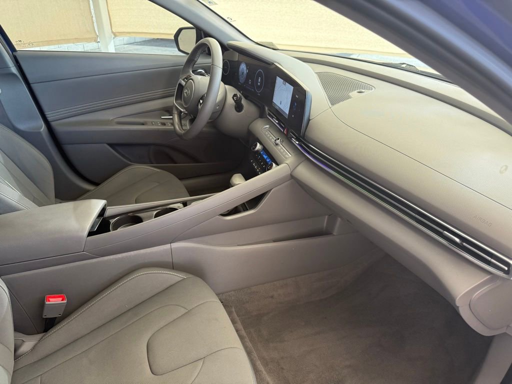 Used 2024 Hyundai Elantra SEL w/ Convenience Package FWD image 12