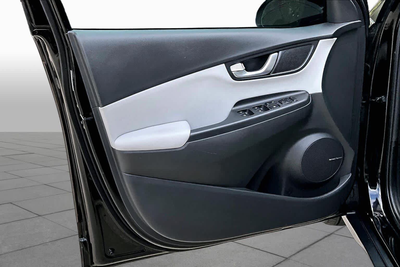 Used 2022 Hyundai Kona Limited FWD image 26