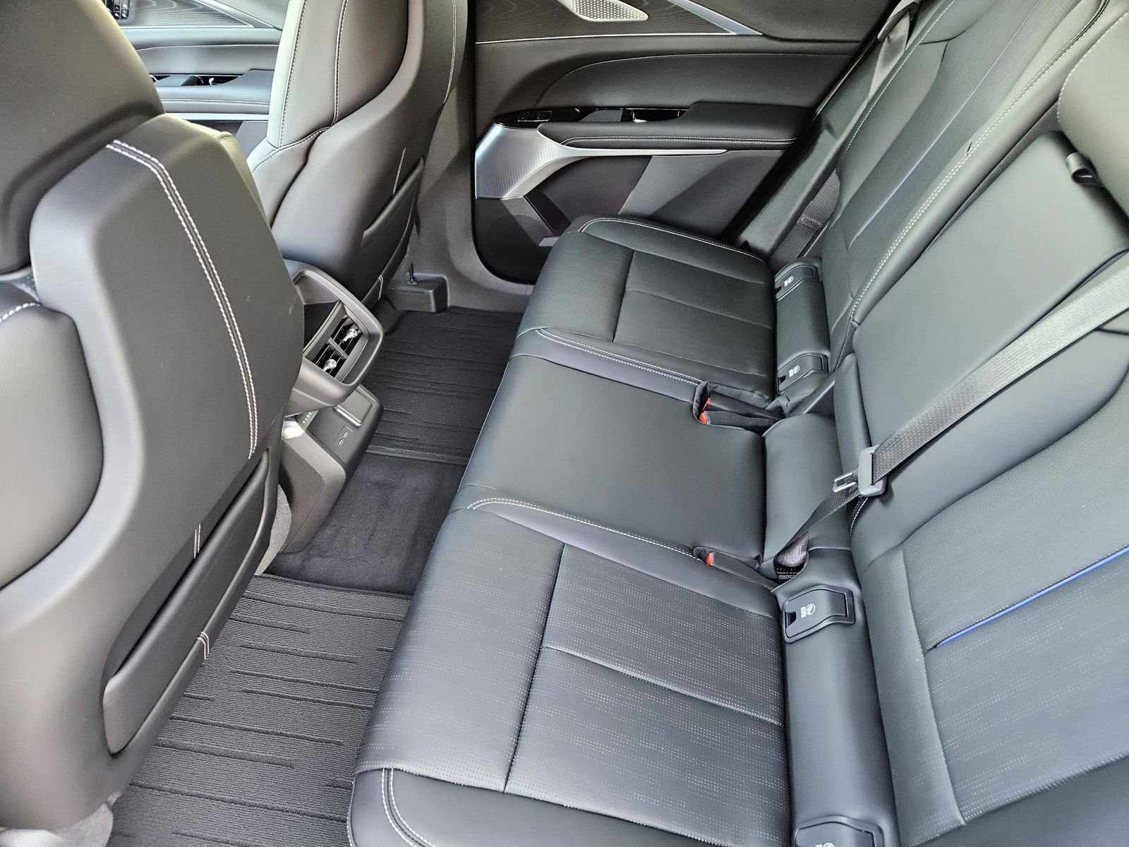 New 2026 Cadillac Lyriq Premium Sport image 25