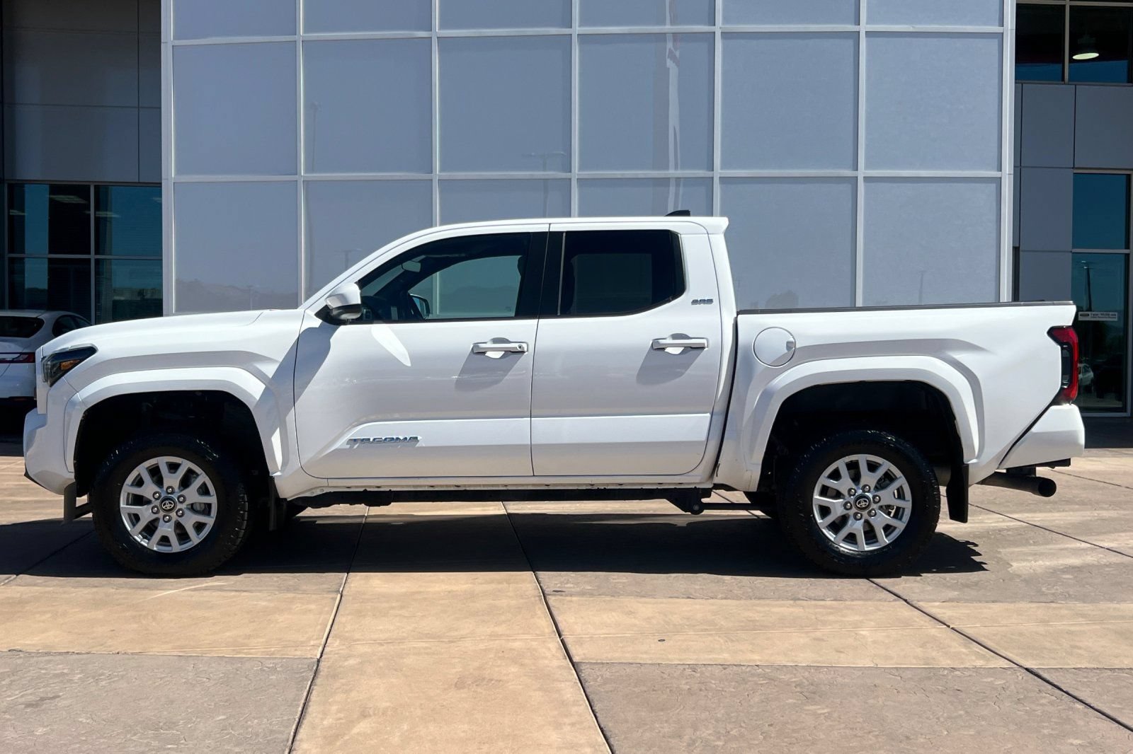 Certified 2024 Toyota Tacoma SR5 AWD/4WD image 8