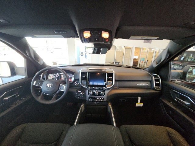 New 2026 RAM 1500 4x4 Crew Cab image 21