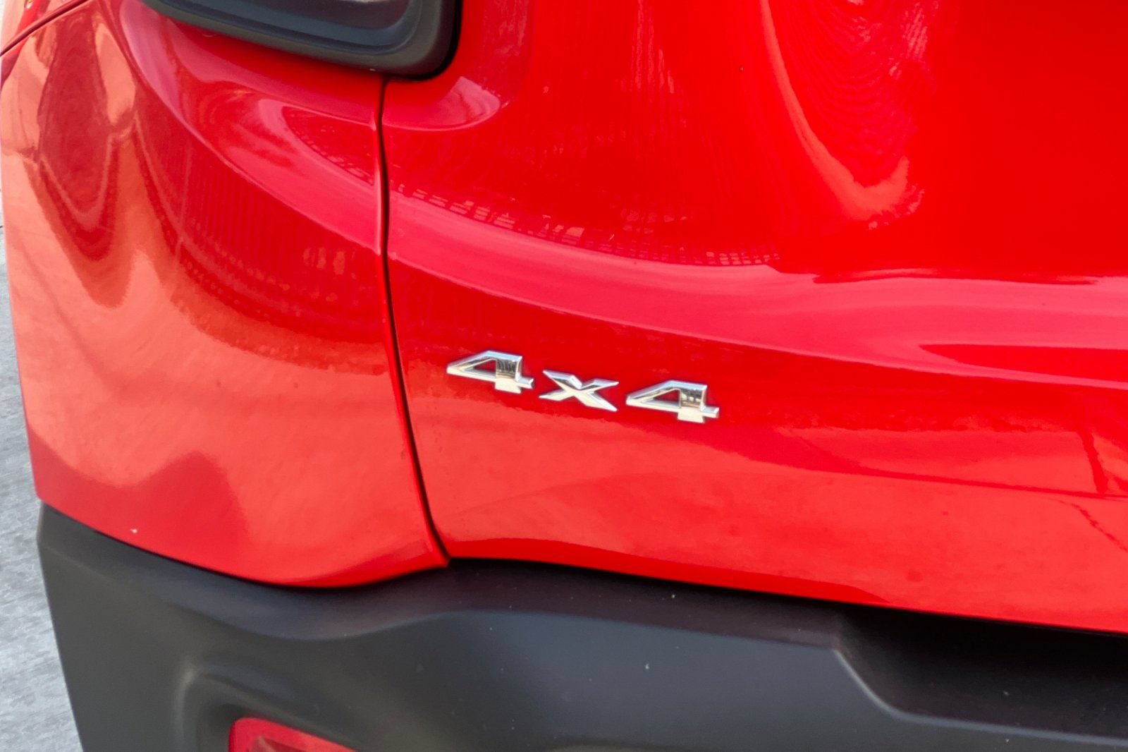 Used 2023 Jeep Renegade Latitude AWD/4WD image 38