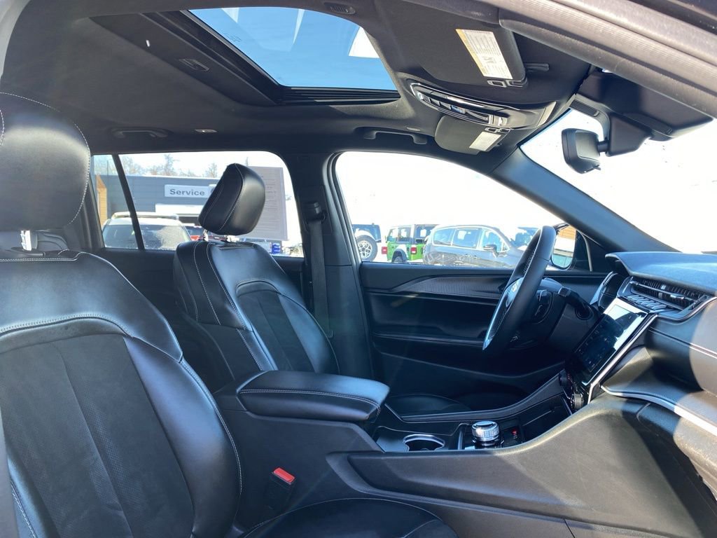 Certified 2024 Jeep Grand Cherokee L Altitude image 11