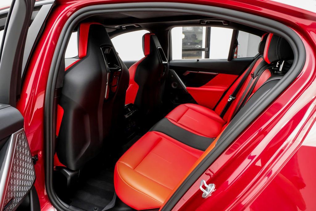 Used 2025 BMW M5 w/ Carbon Package image 31