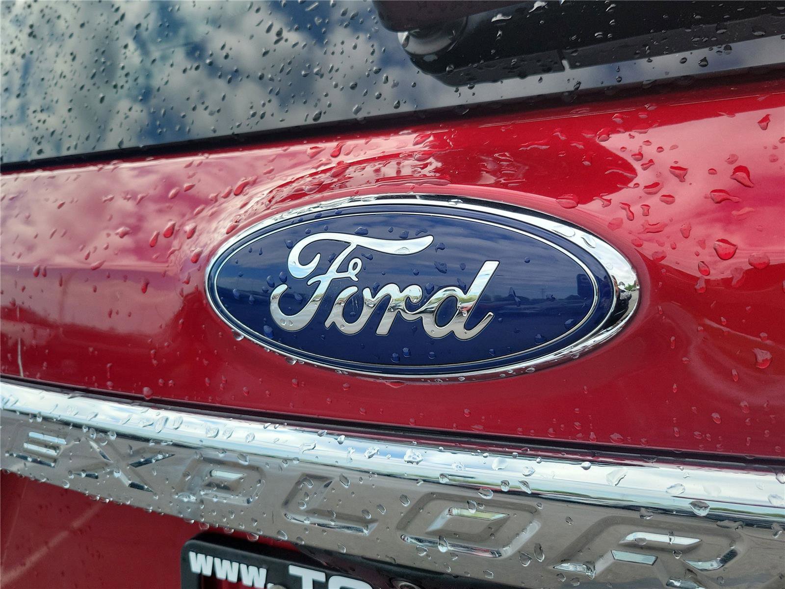 Used 2019 Ford Explorer XLT w/ Equipment Group 202A image 8