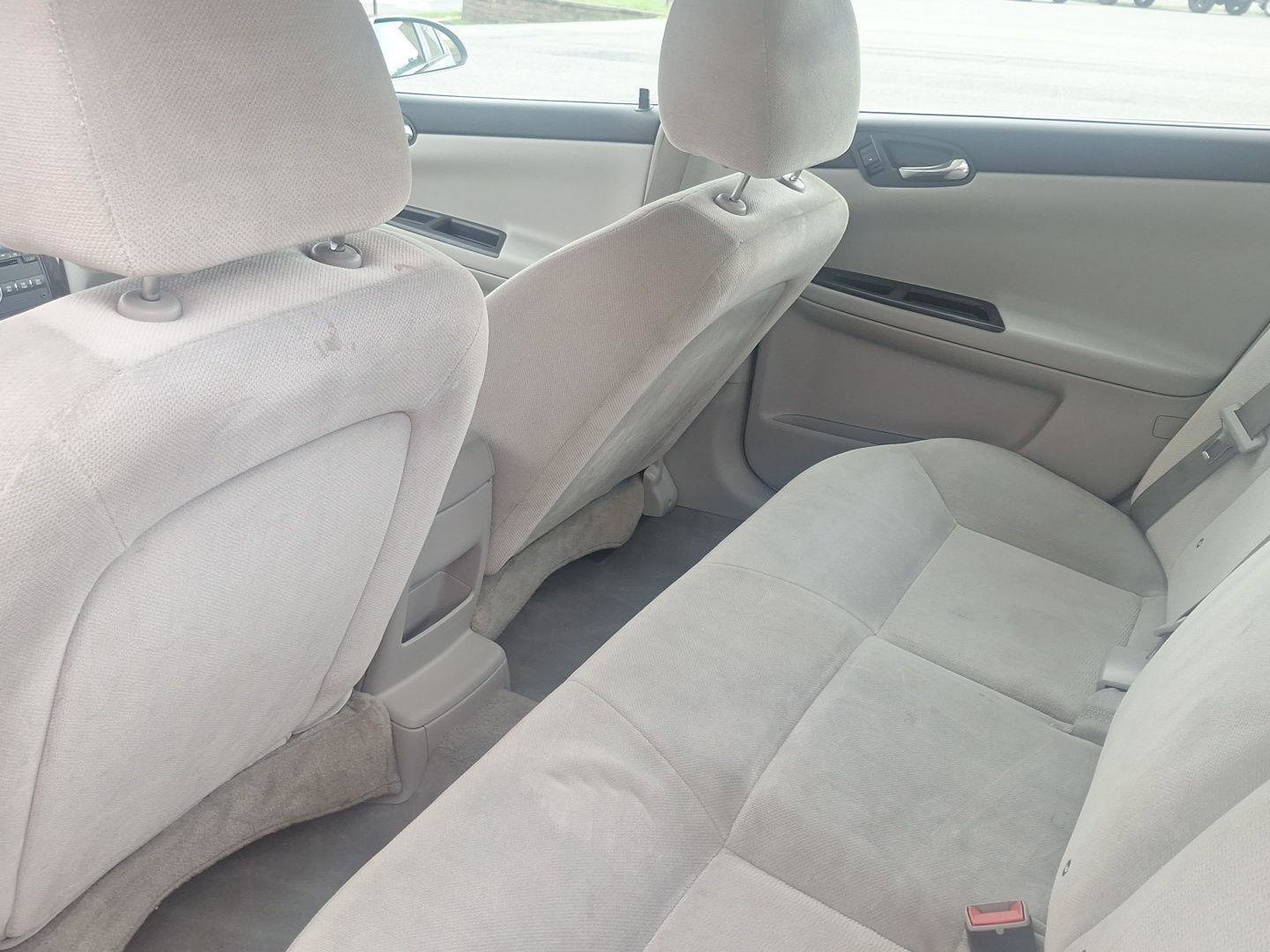 Used 2016 Chevrolet Impala LT FWD image 13