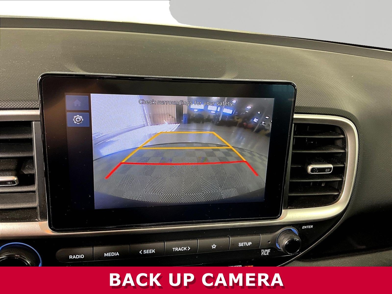 Used 2025 Hyundai Venue SEL FWD image 13