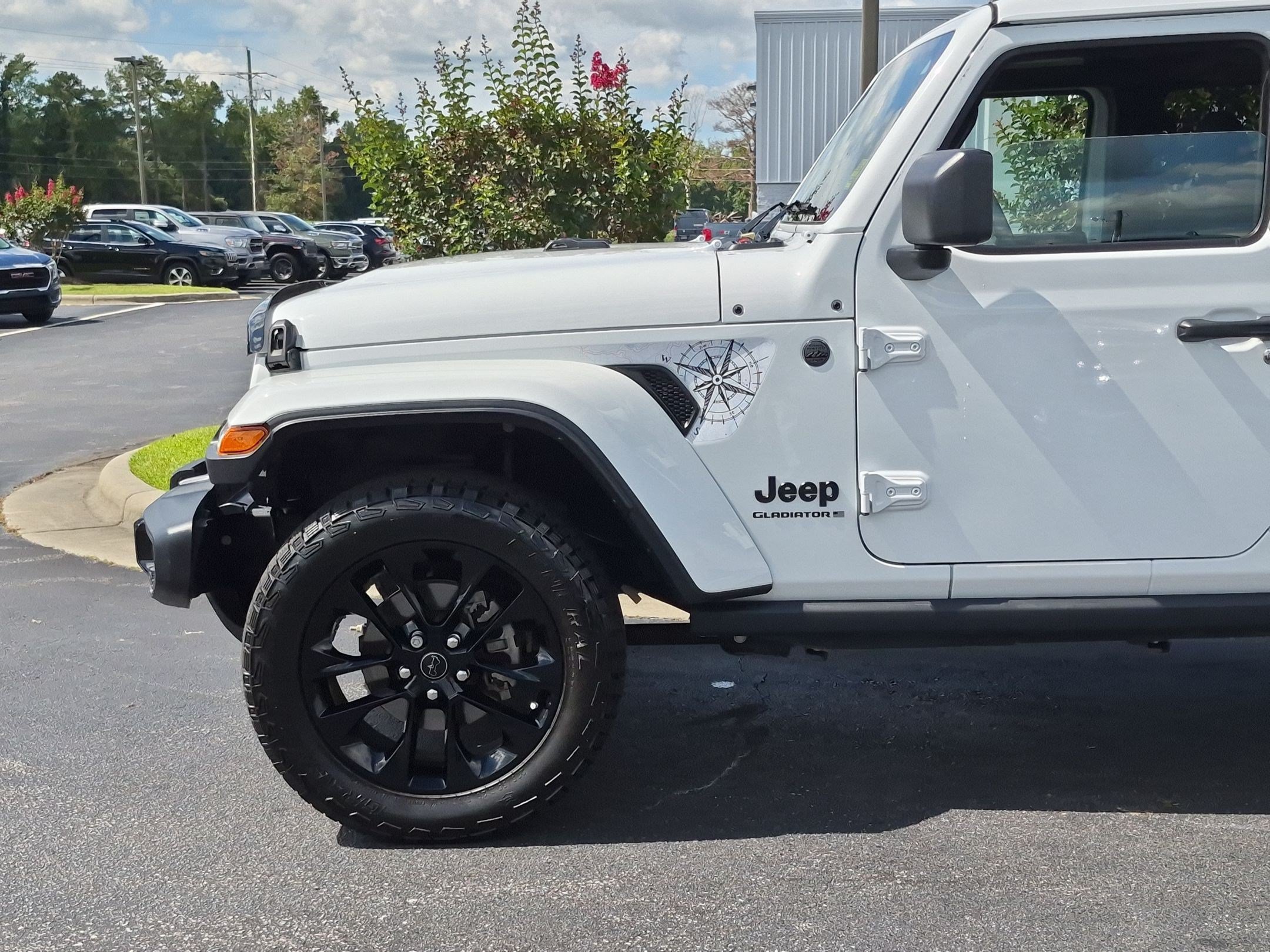 Used 2025 Jeep Gladiator Sport AWD/4WD image 9