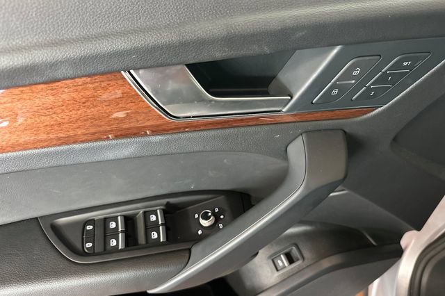 Used 2023 Audi Q5 2.0T Premium w/ Convenience Package image 12