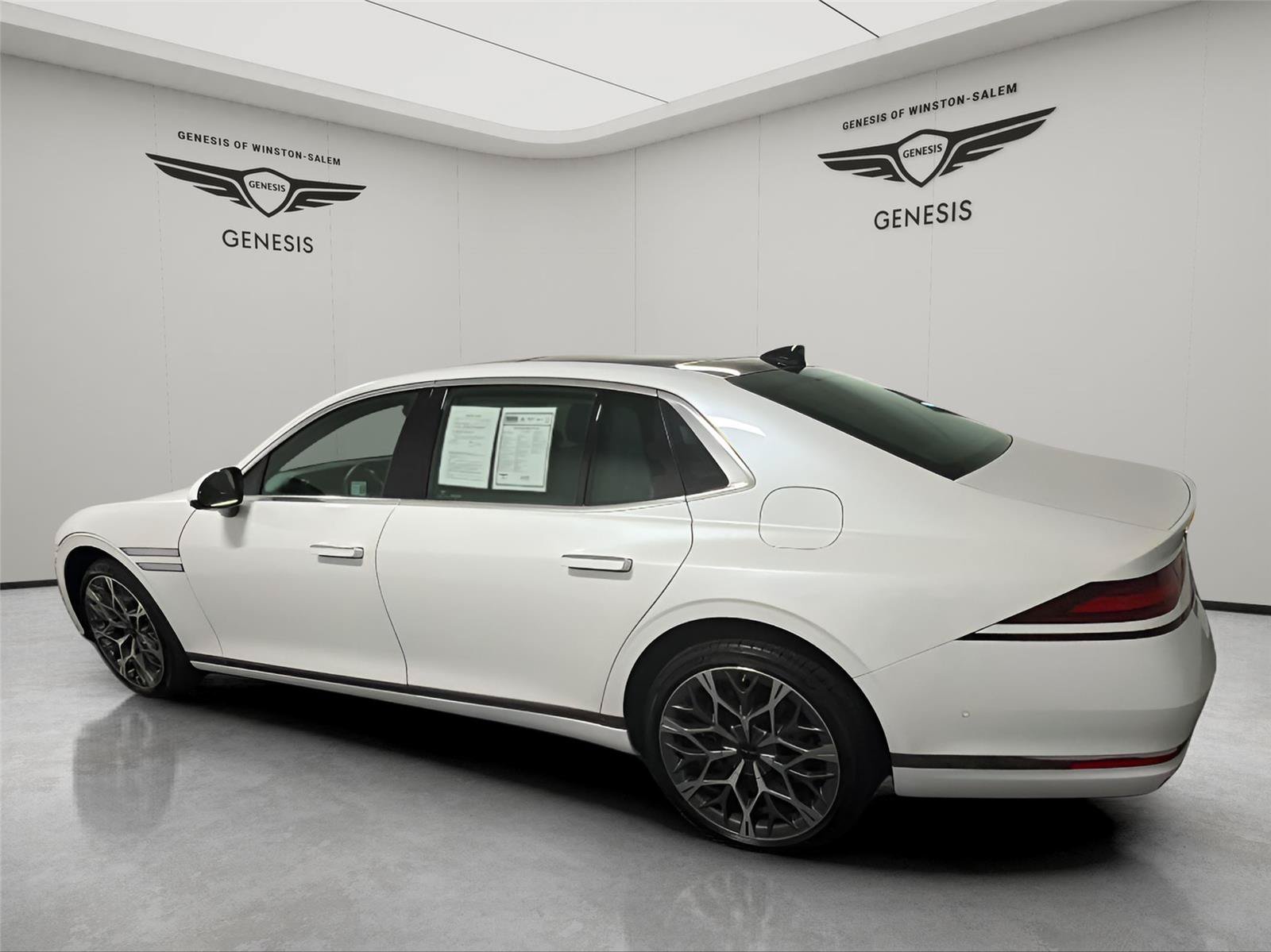 Used 2025 Genesis G90 3.5T AWD/4WD image 3