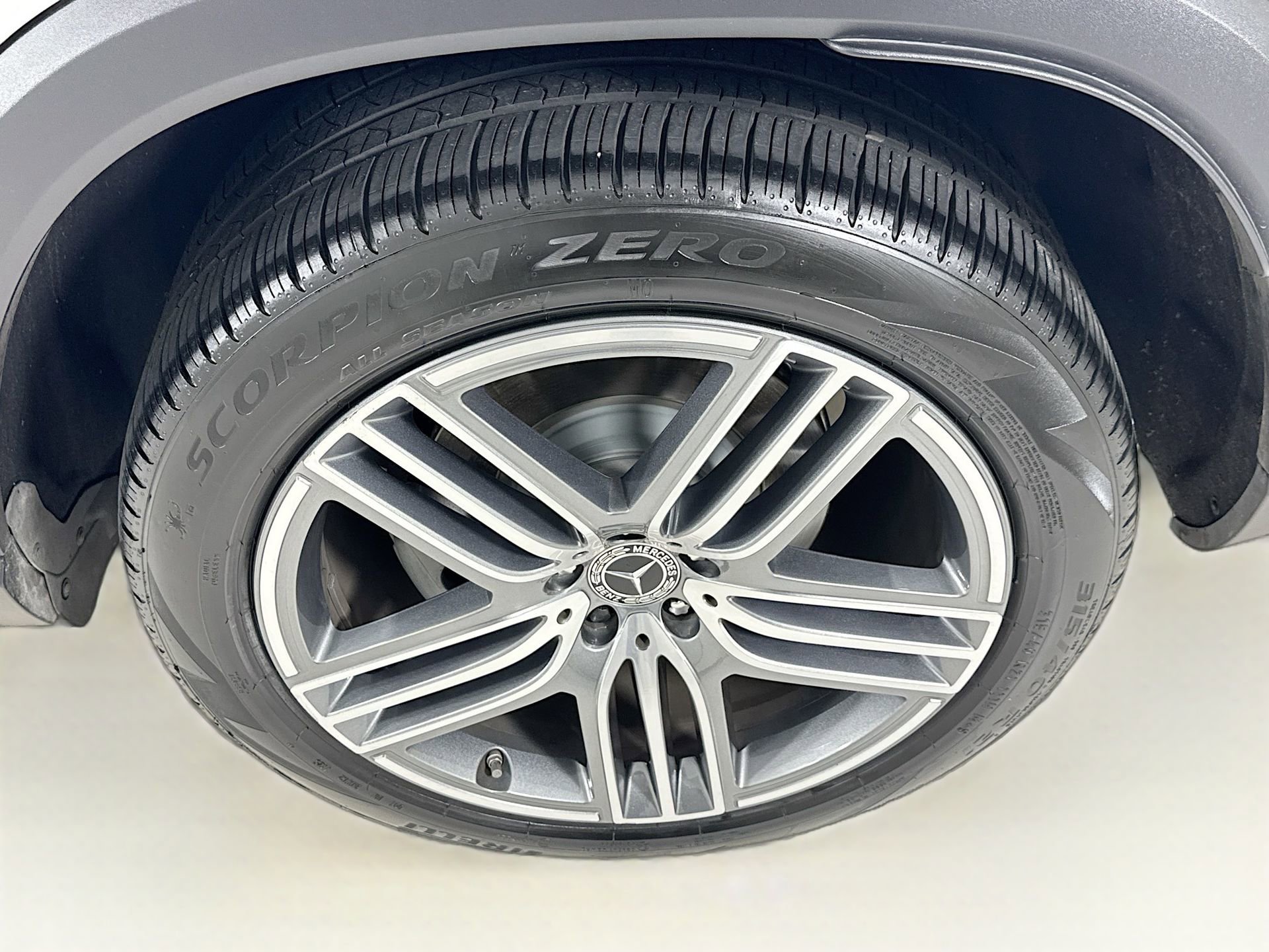 Certified 2025 Mercedes-Benz GLS 450 4MATIC image 35