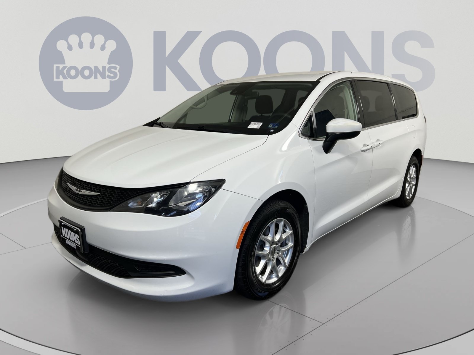 Used 2022 Chrysler Voyager LX FWD image 5