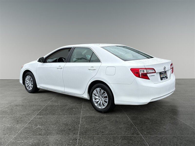 Used 2013 Toyota Camry LE FWD image 3