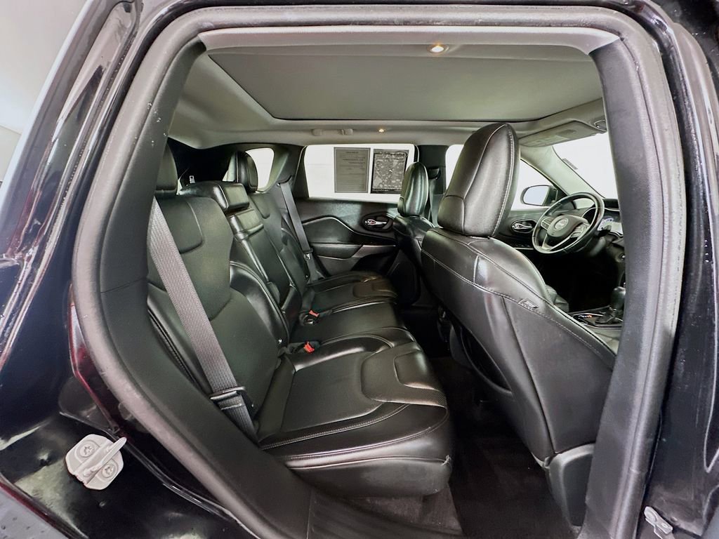 Used 2019 Jeep Cherokee Limited image 26