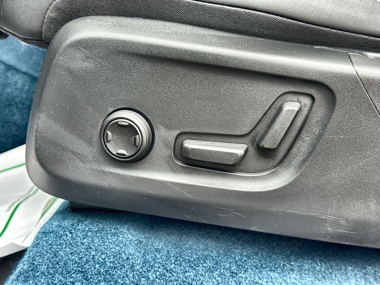 Certified 2023 Volvo XC40 Recharge Ultimate AWD/4WD image 22