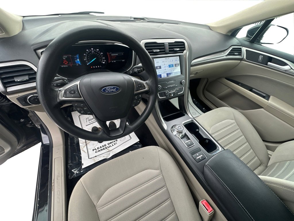 Used 2020 Ford Fusion SE image 31