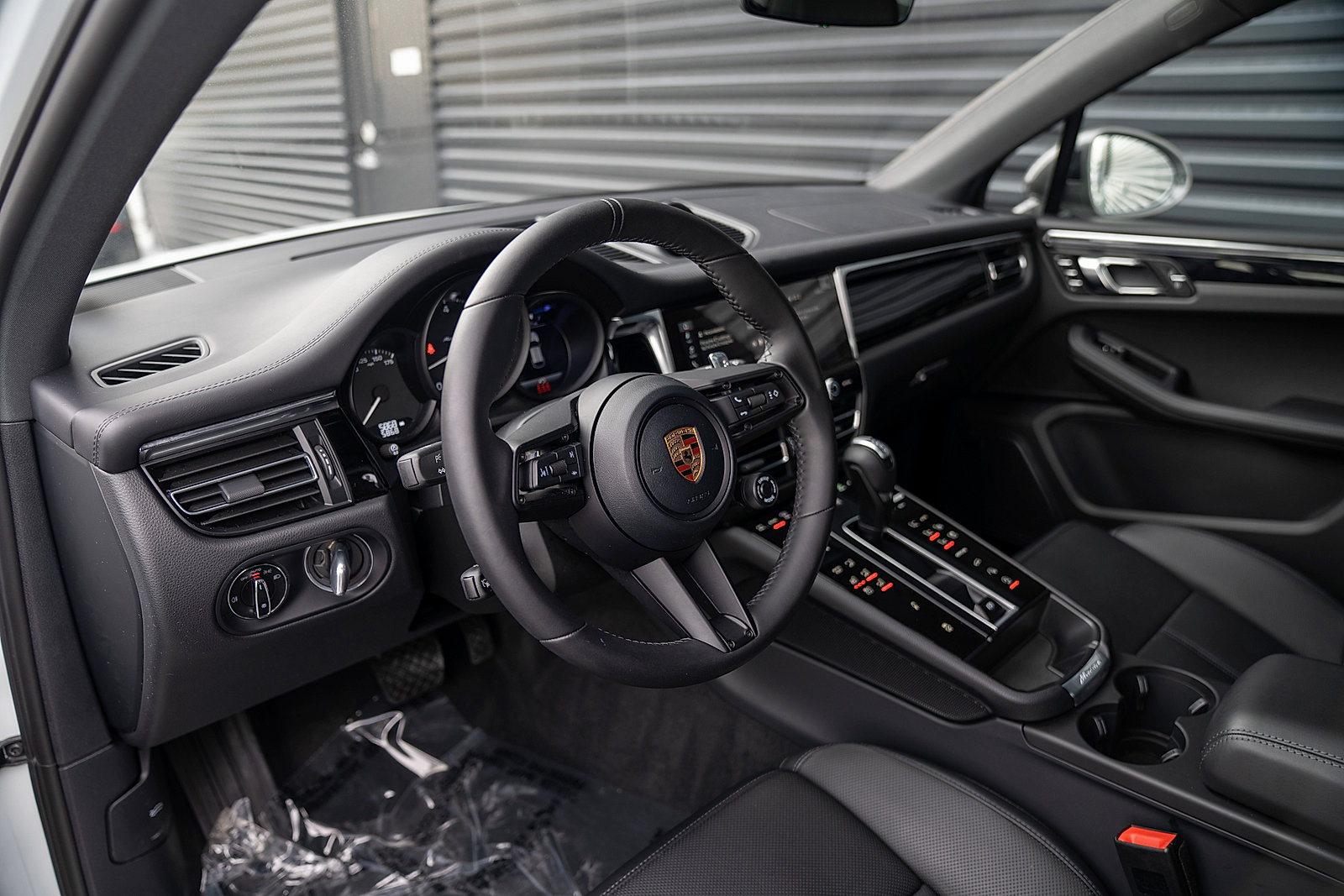 Certified 2026 Porsche Macan Turbo image 4