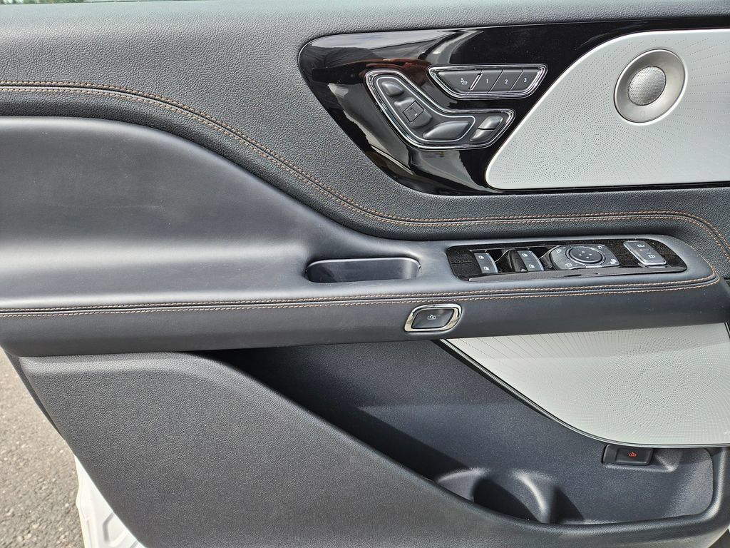 New 2026 Lincoln Aviator Black Label w/ Jet Appearance Package AWD/4WD image 19