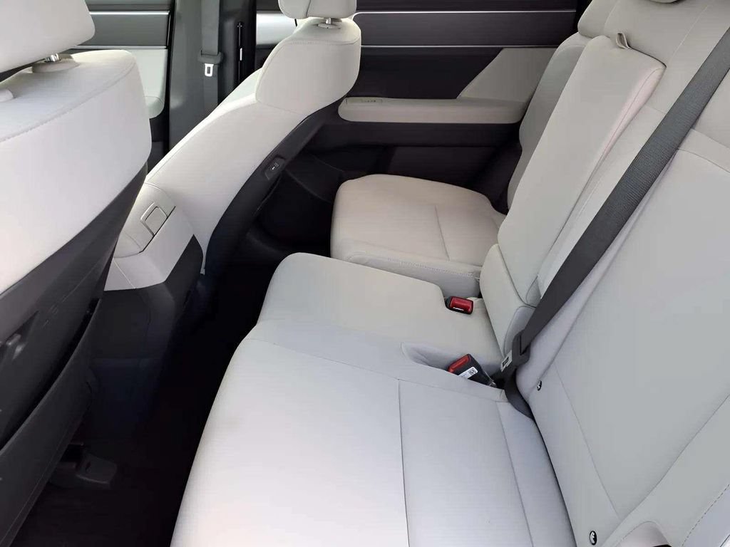 New 2026 Hyundai Santa Fe SE FWD image 7