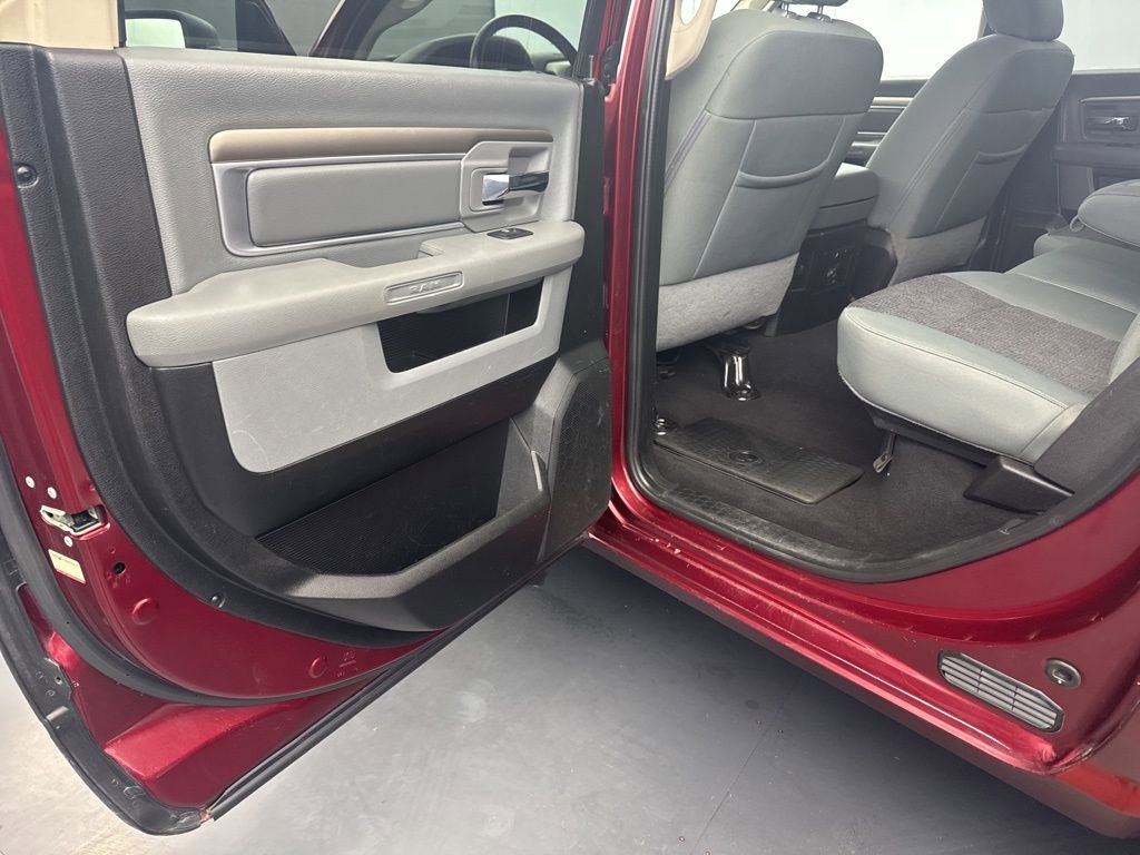 Used 2019 RAM 1500 Classic SLT w/ SLT Plus D￩cor Group AWD/4WD image 36