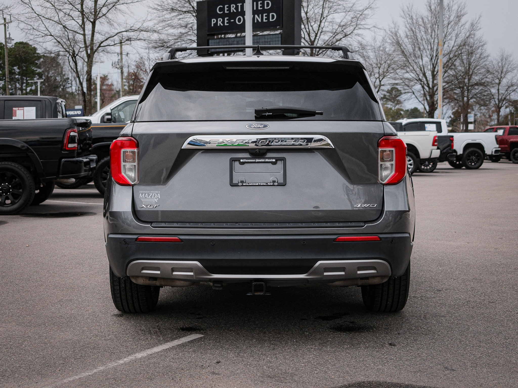 Used 2022 Ford Explorer XLT w/ Equipment Group 202A image 9