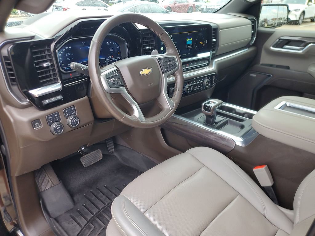Used 2022 Chevrolet Silverado 1500 LTZ w/ LTZ Premium Package AWD/4WD image 17