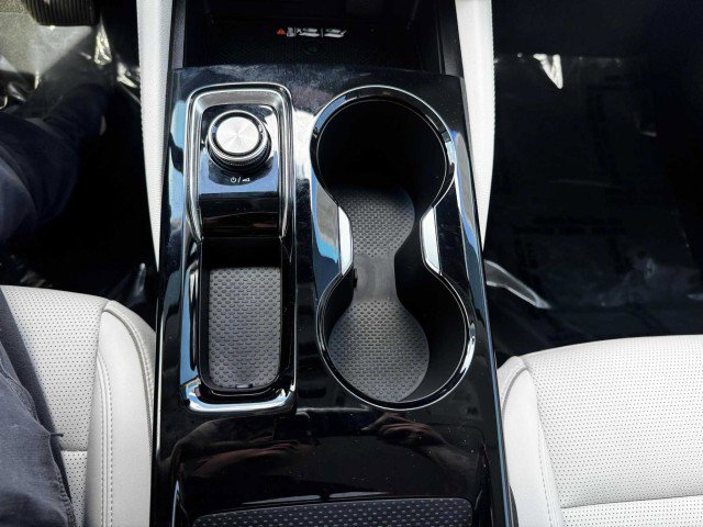 Used 2024 Buick Envision Avenir image 37