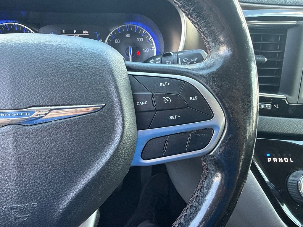 Used 2019 Chrysler Pacifica Touring Plus w/ Tire & Wheel Group FWD image 25