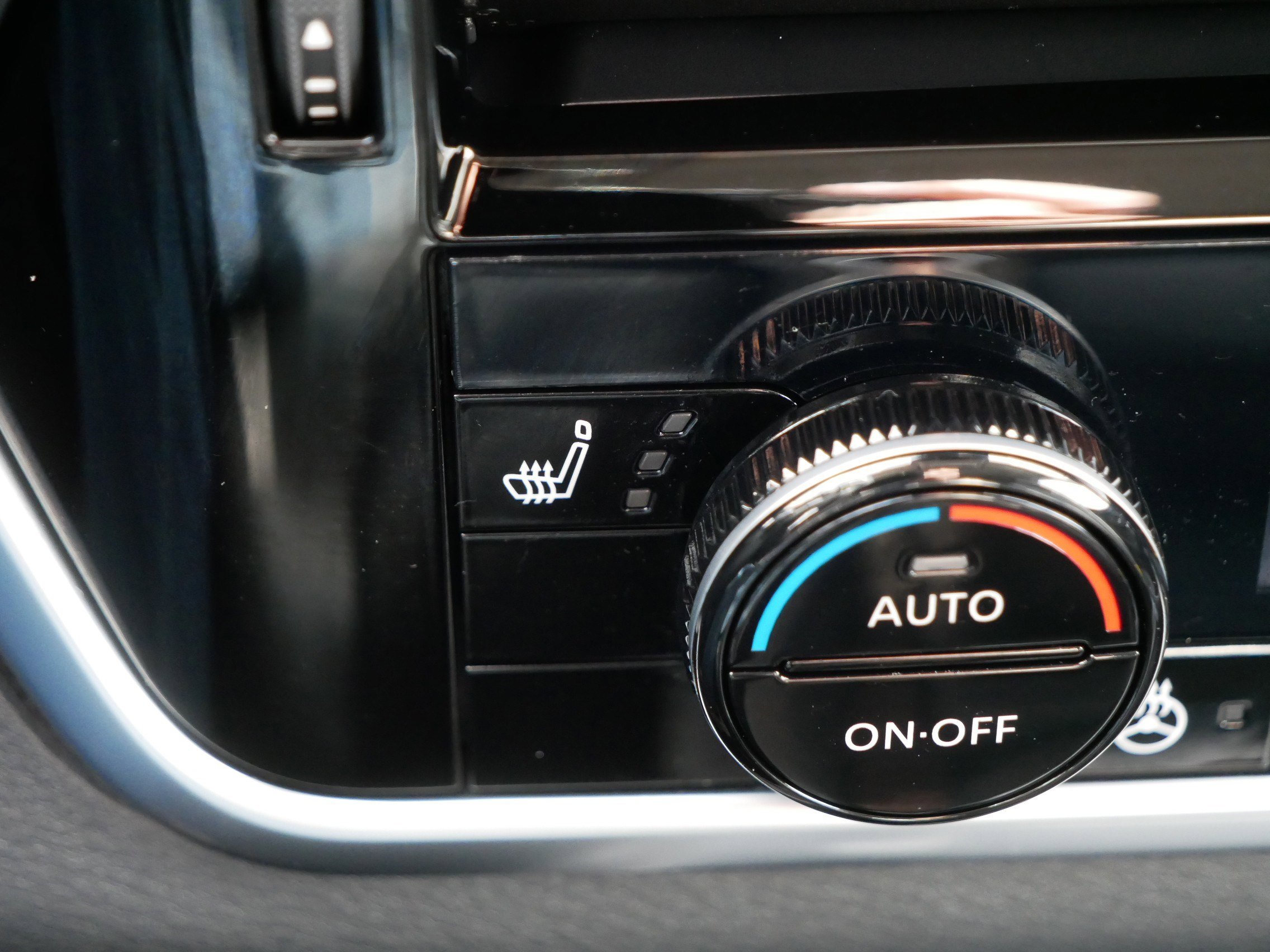 Used 2023 Nissan Rogue SL w/ SL Premium Package image 28