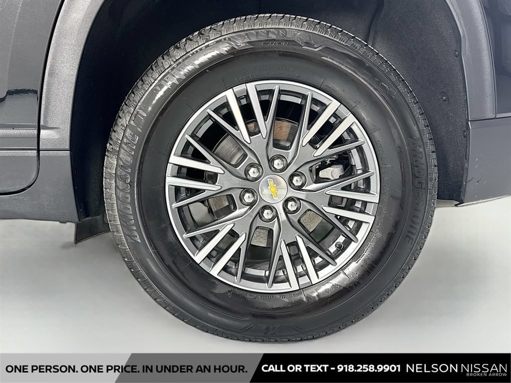 Used 2026 Chevrolet Traverse LT AWD/4WD image 32