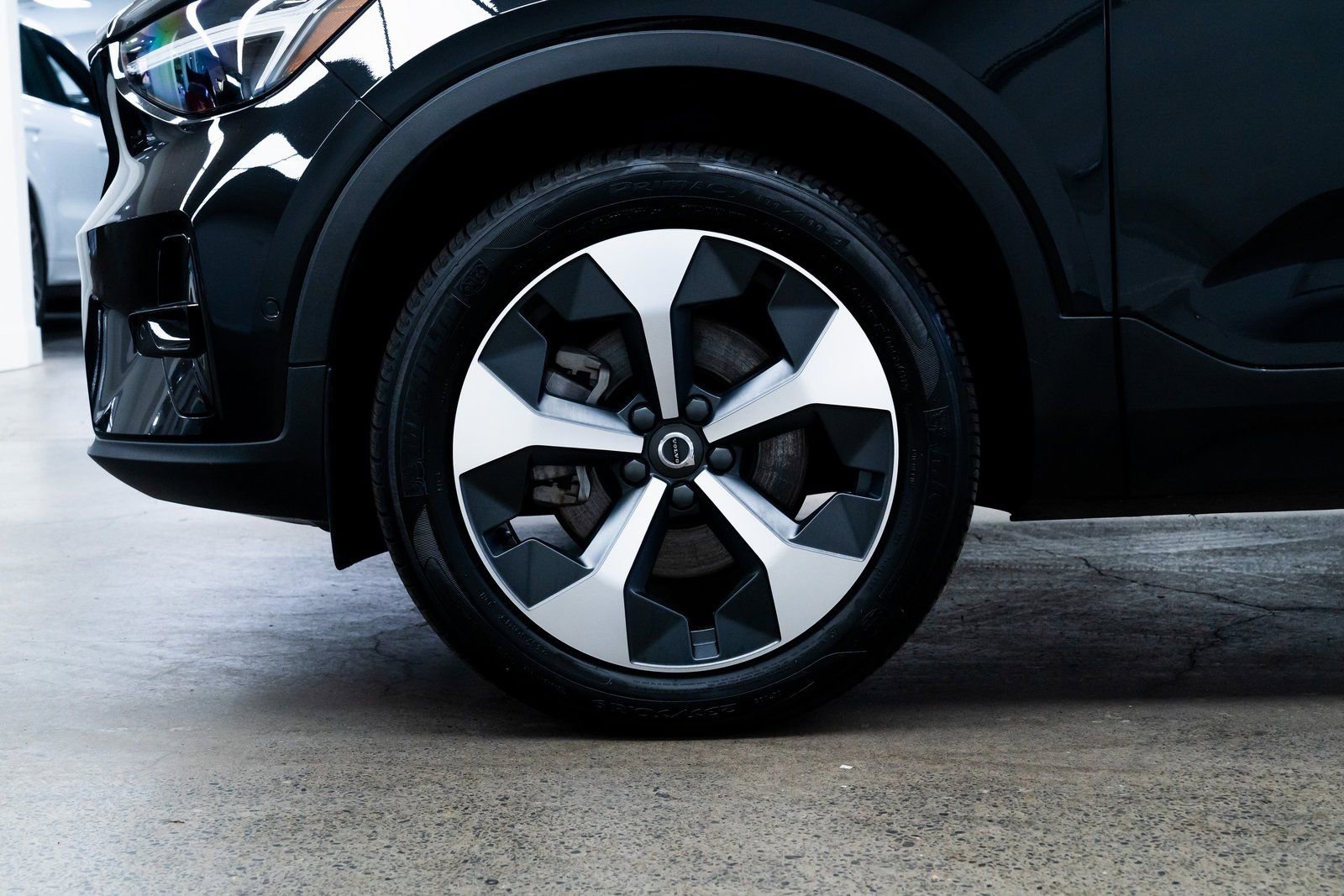 Used 2024 Volvo XC40 B5 Plus image 7