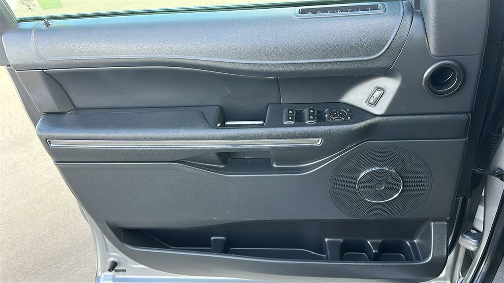 Used 2022 Ford Expedition XLT image 19