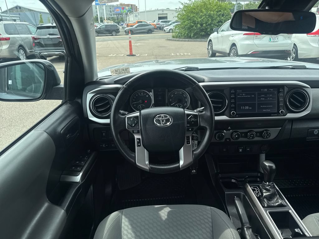 Used 2020 Toyota Tacoma SR5 AWD/4WD image 12