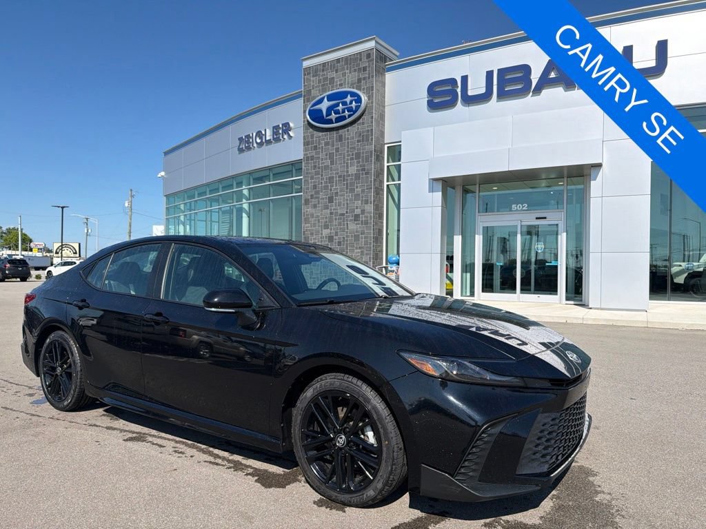 Used 2025 Toyota Camry SE FWD image 1