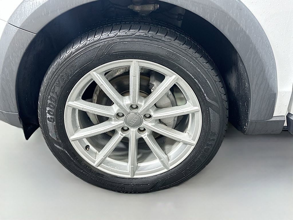 Used 2017 Audi Q5 2.0T Premium Plus w/ Technology Package image 32