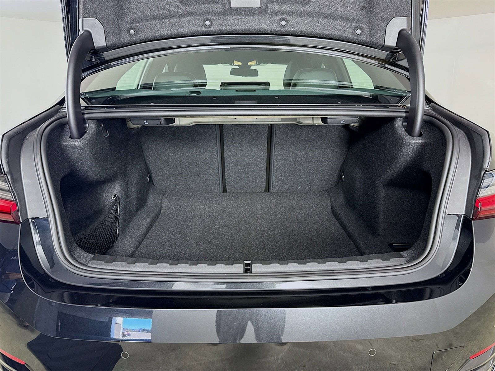 Used 2025 BMW 330i Sedan w/ Convenience Package image 27