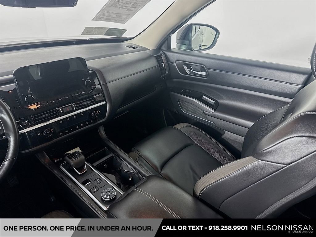Certified 2025 Nissan Pathfinder SL image 23