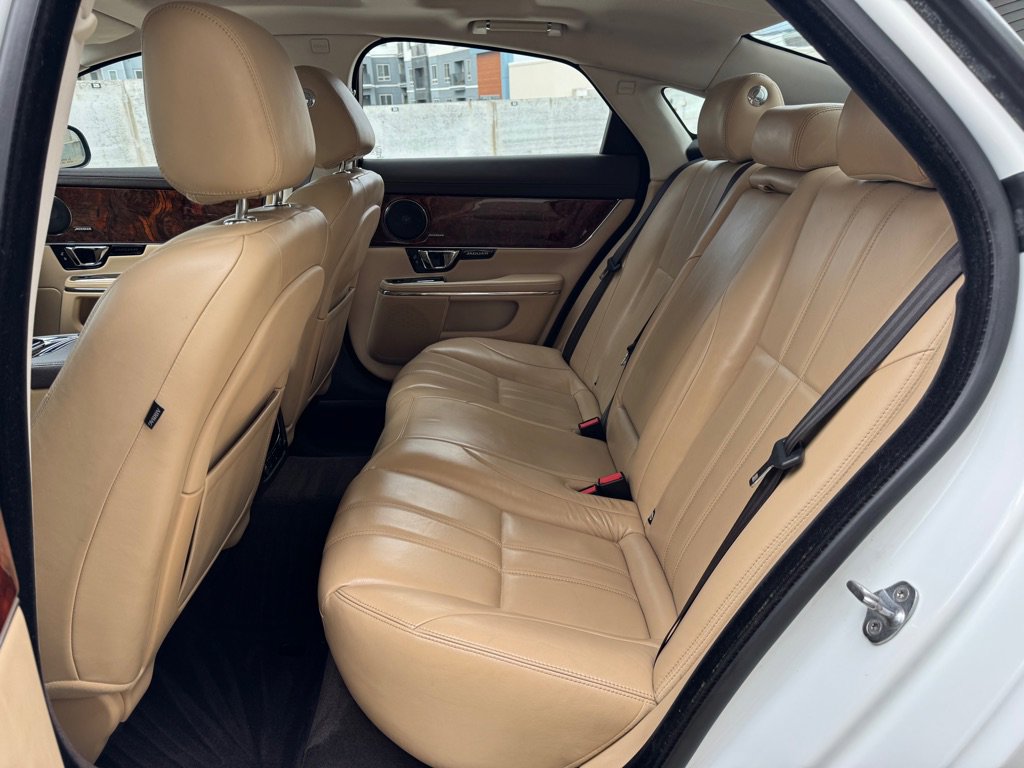 Used 2015 Jaguar XJ AWD image 23