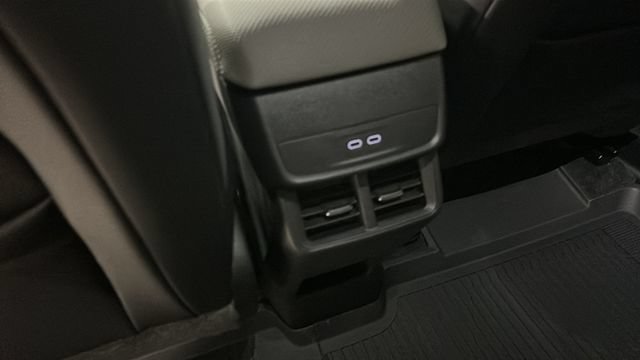 New 2027 Chevrolet Equinox LT w/ Convenience Package II FWD image 26