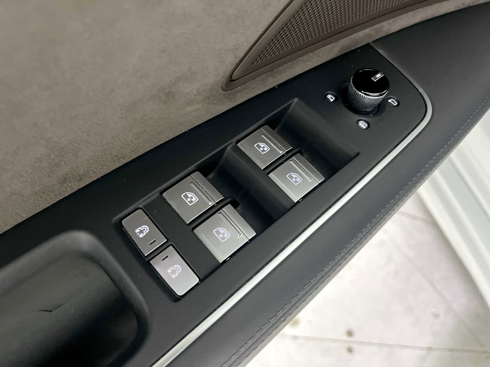 Used 2020 Audi A8 L 4.0T w/ Executive Package image 15