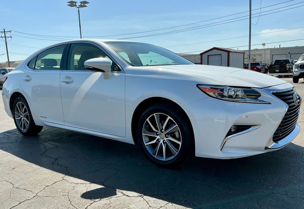 Used 2016 Lexus ES 300h w/ Premium Package w/Wood Trim image 6