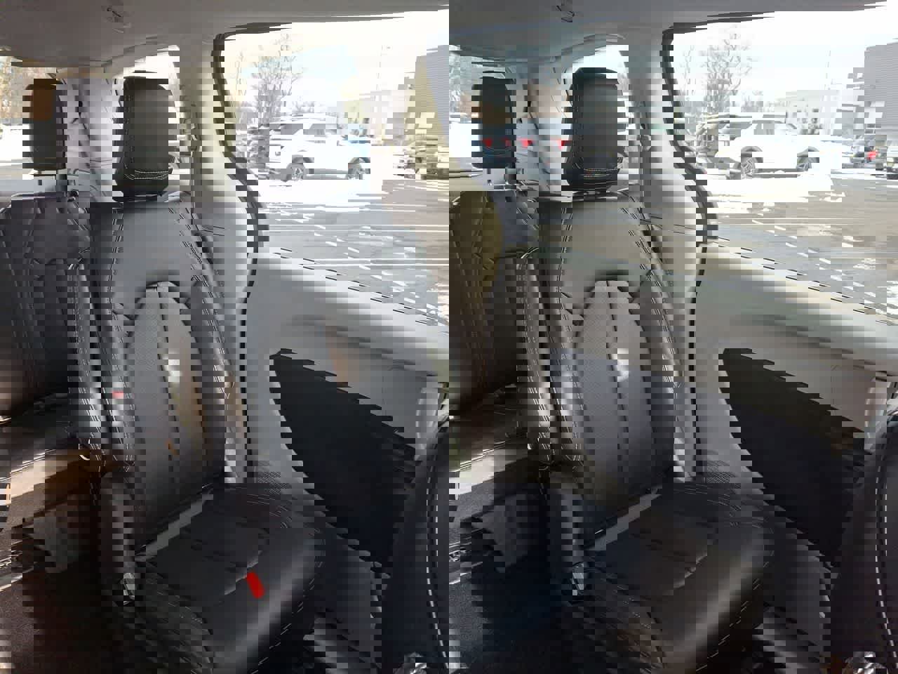 Used 2024 Chrysler Pacifica Select image 14